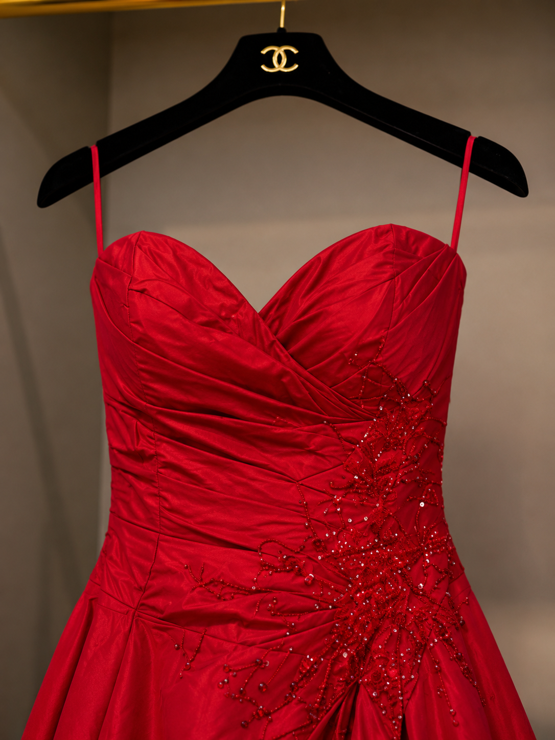 Elegant Red Ball Gown Size S