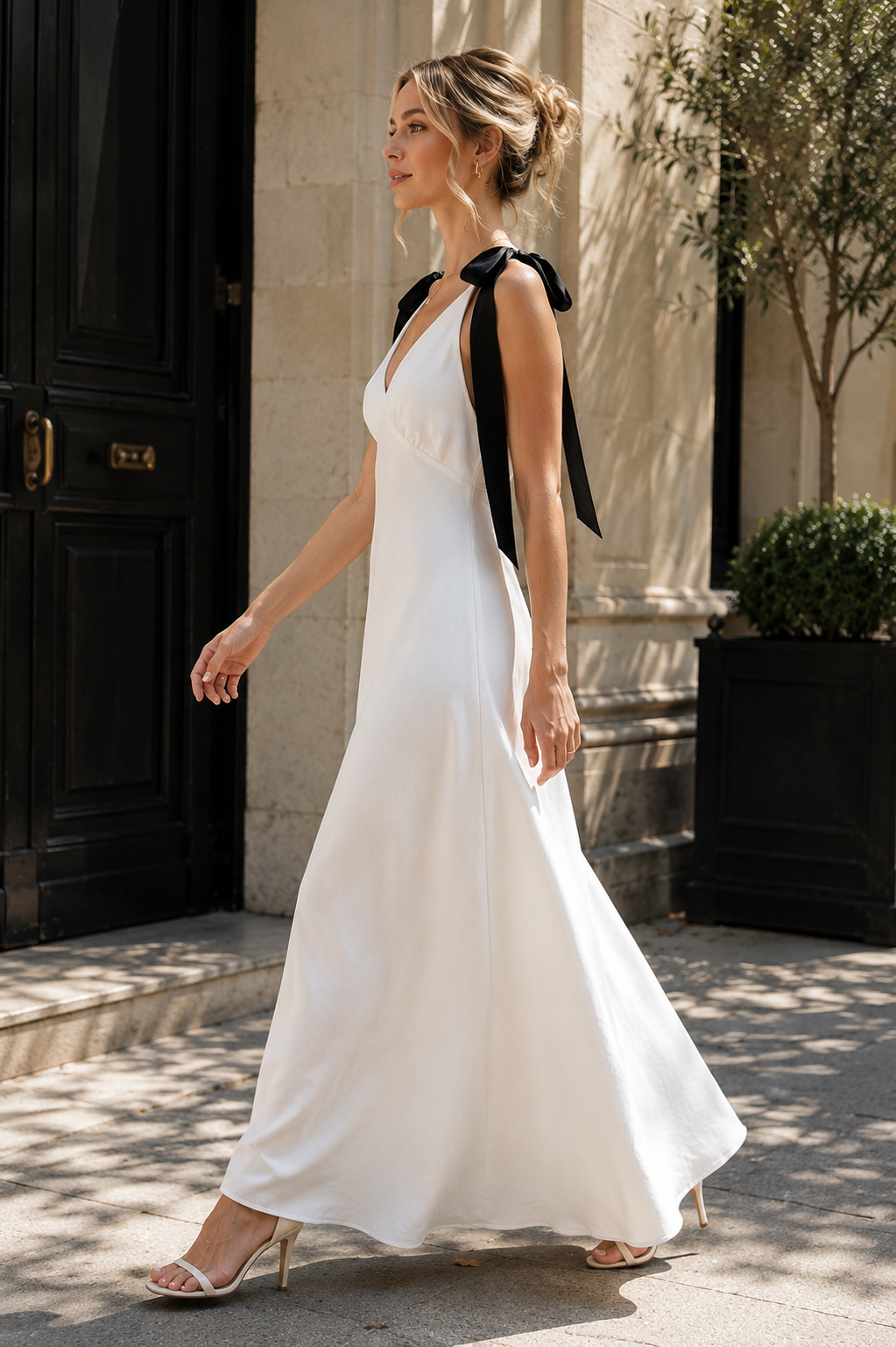 Elegant White Maxi Dress with Black Bow Straps Size L