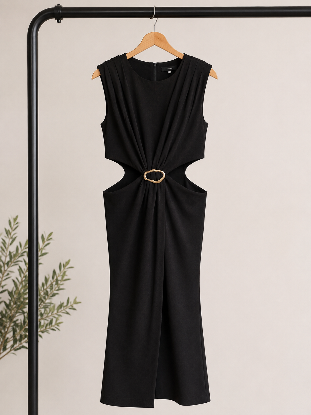 Elegant Cut-Out Midi Dress Size M